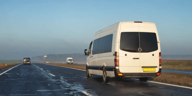 Why Minibus is Ideal To Reduce the Cost Of Claims in Courier Insurance!